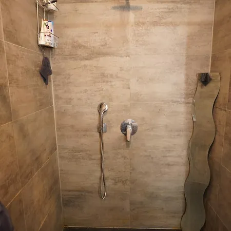 Cozy And Quiet Loft With Private Garden In A Lively Neighbourhood Apartment *