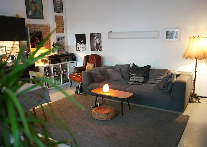 Cozy And Quiet Loft With Private Garden In A Lively Neighbourhood