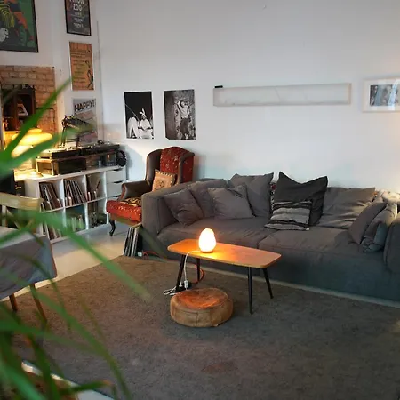 Cozy And Quiet Loft With Private Garden In A Lively Neighbourhood
