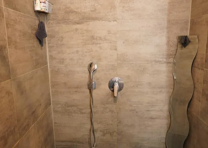 Cozy And Quiet Loft With Private Garden In A Lively Neighbourhood Lägenhet *